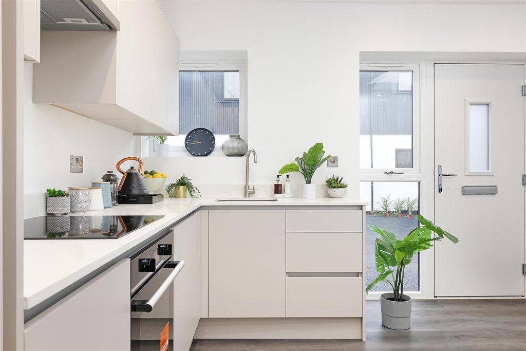 Property photo 1 of 10 Green Yard, Dorking