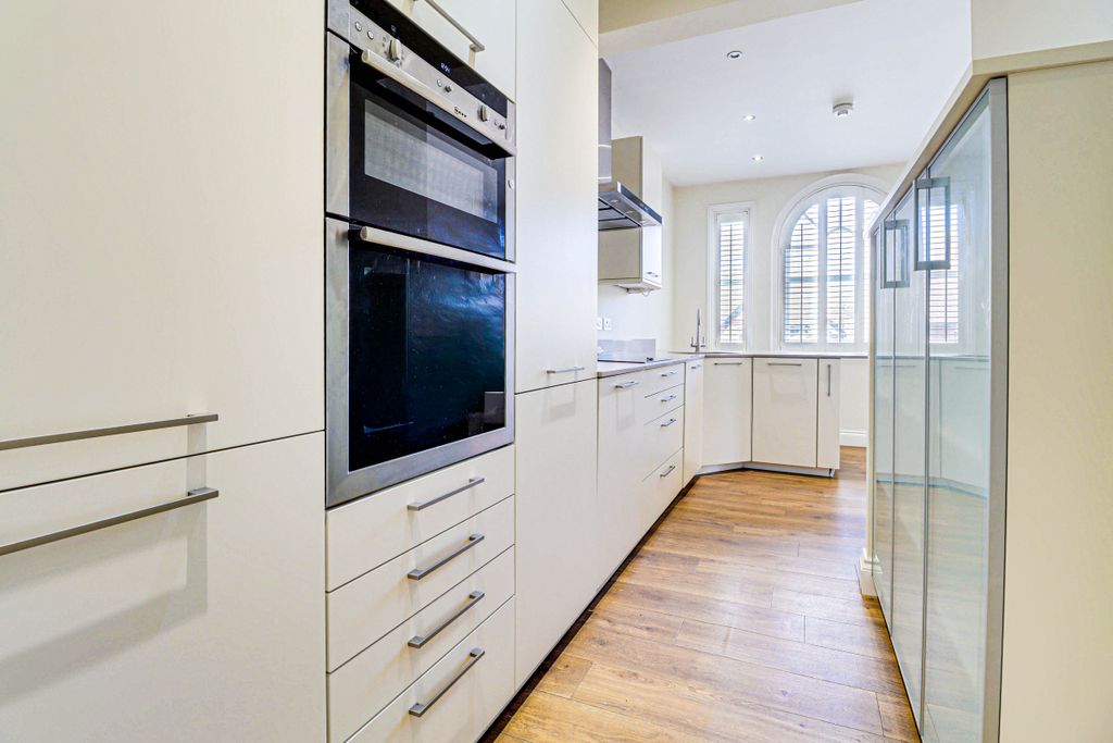 Additional image 7 of 3 bed flat for saleLeyton Green, Harpenden, Hertfordshire AL5