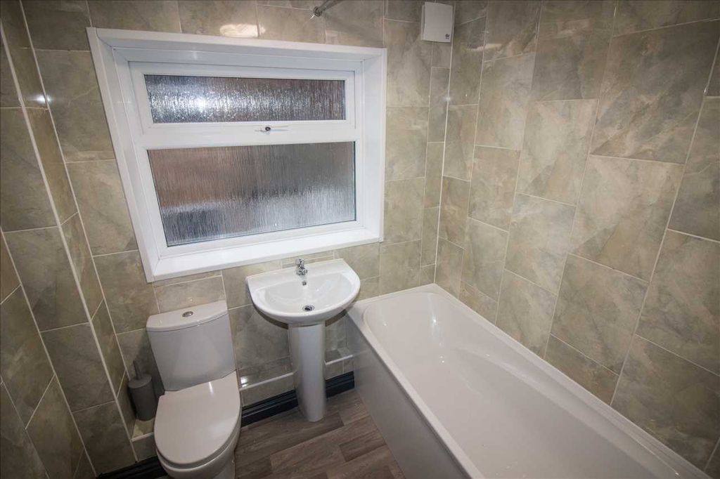 Property photo 3 of 7 Bathroom