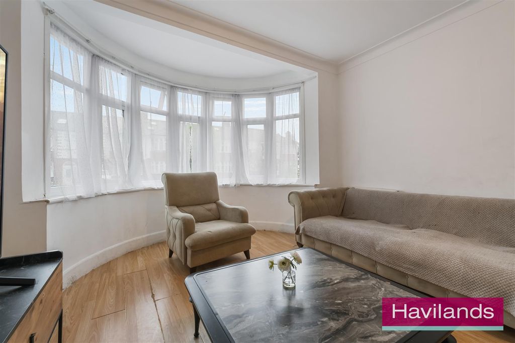 Property photo 3 of 22 Firs Park Avenue-12.Jpg