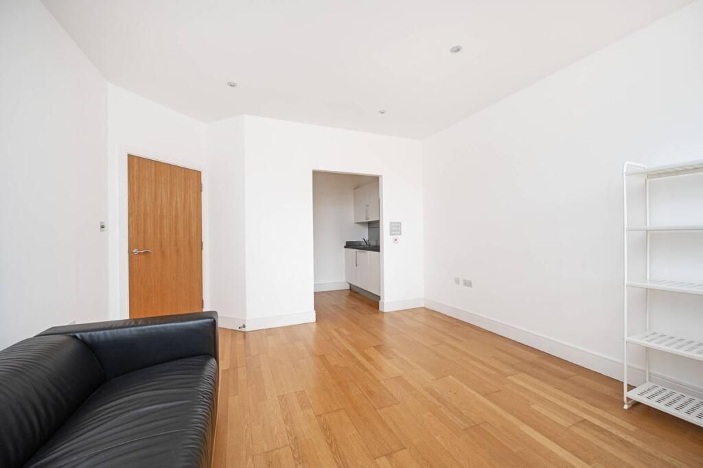 Property photo 3 of 8