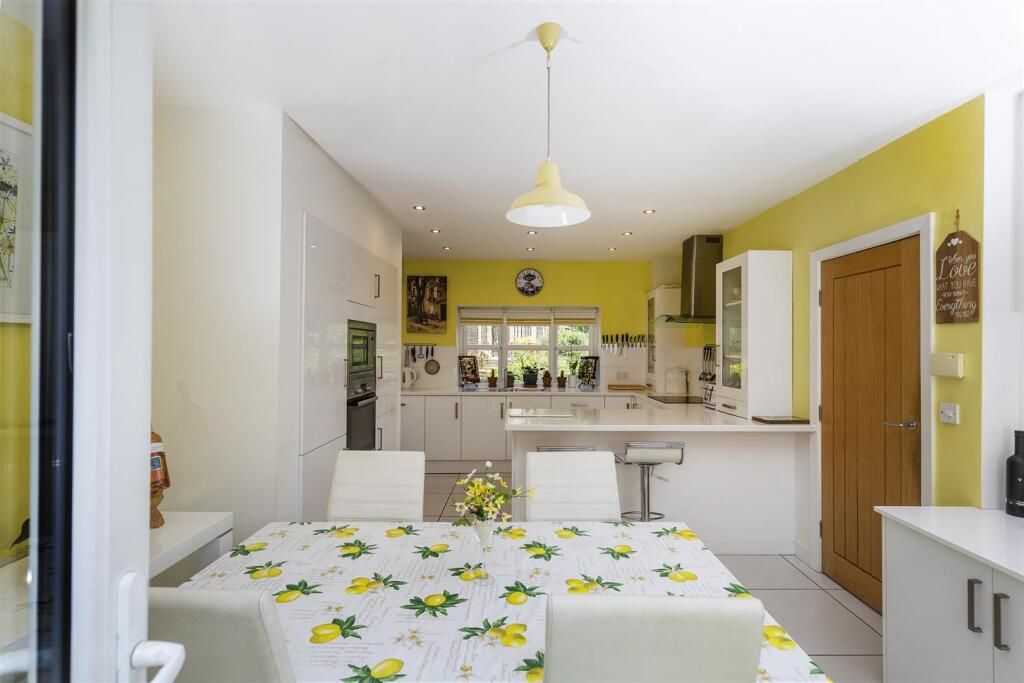 Property photo 2 of 33