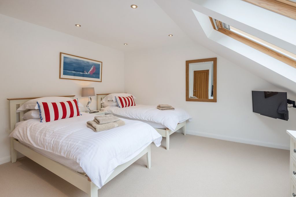Additional image 11 of 3 bed flat for saleRock PL27