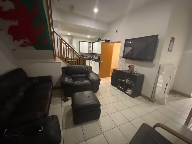 Property photo 1 of 11 Photo 9