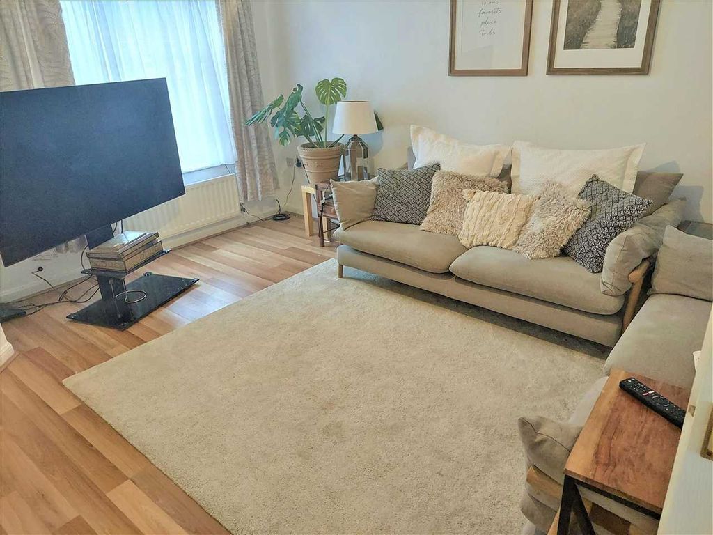 Property photo 2 of 18