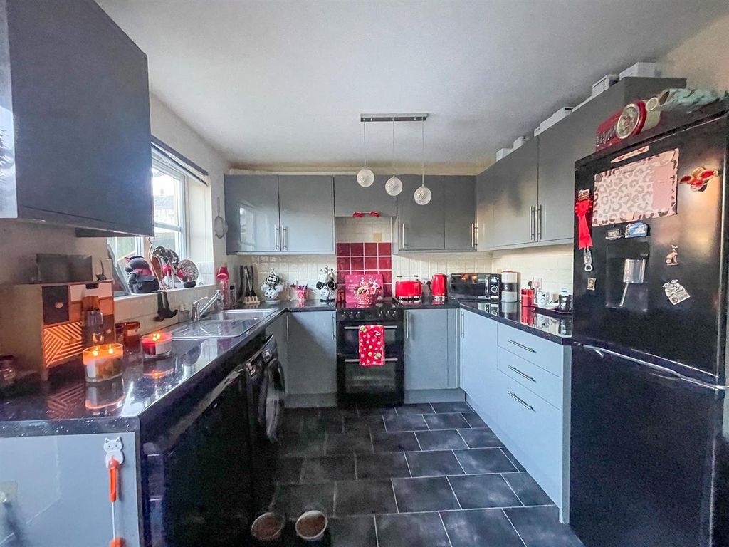 Property photo 3 of 10 Kitchen/Diner