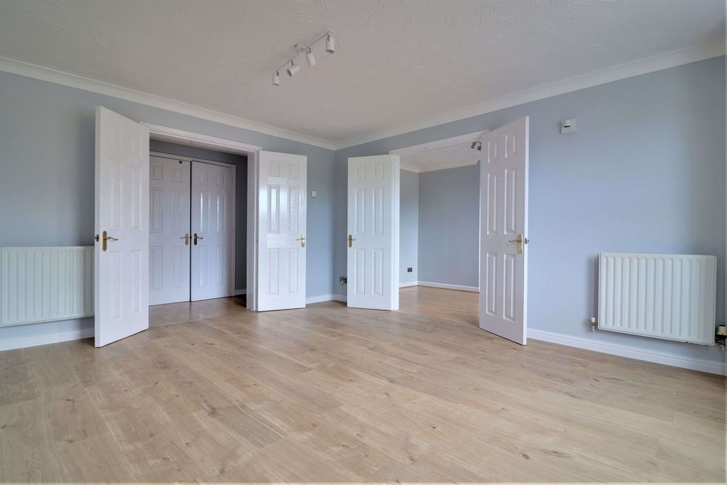 Property photo 1 of 16 Living Room