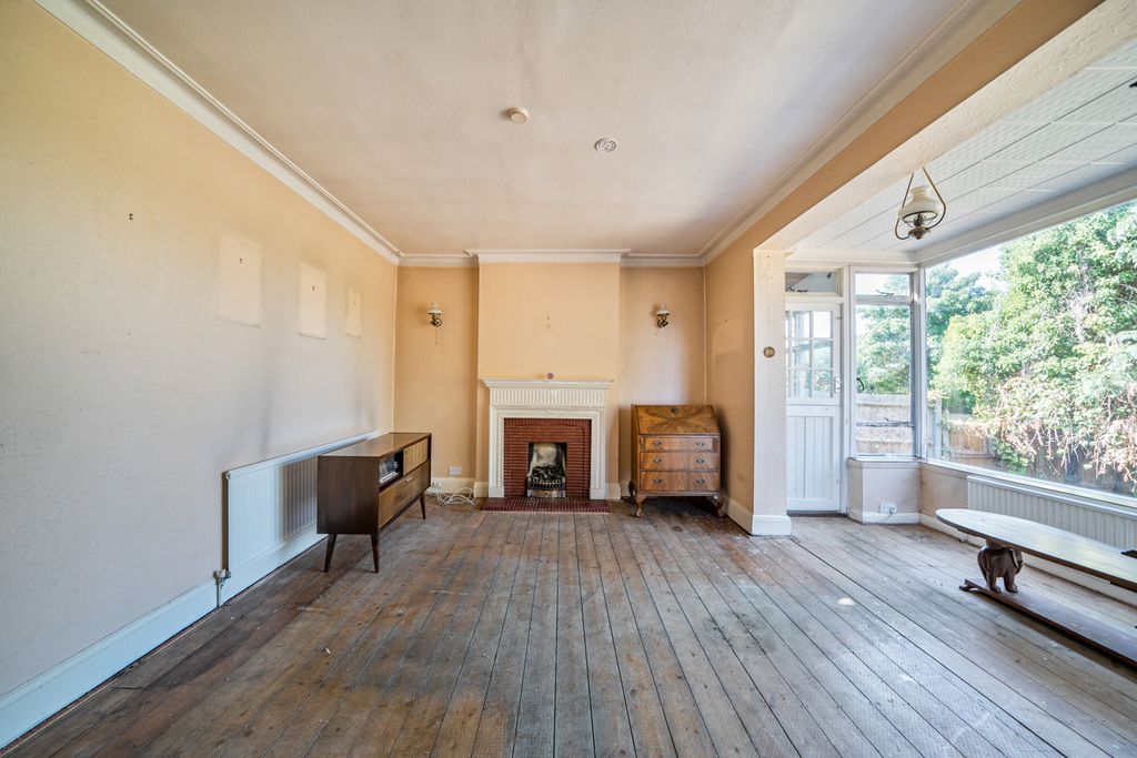 Property photo 3 of 20 1335735-2-689F049...