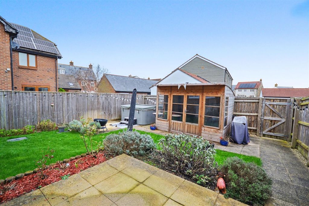 Property photo 3 of 13 19.Jpg