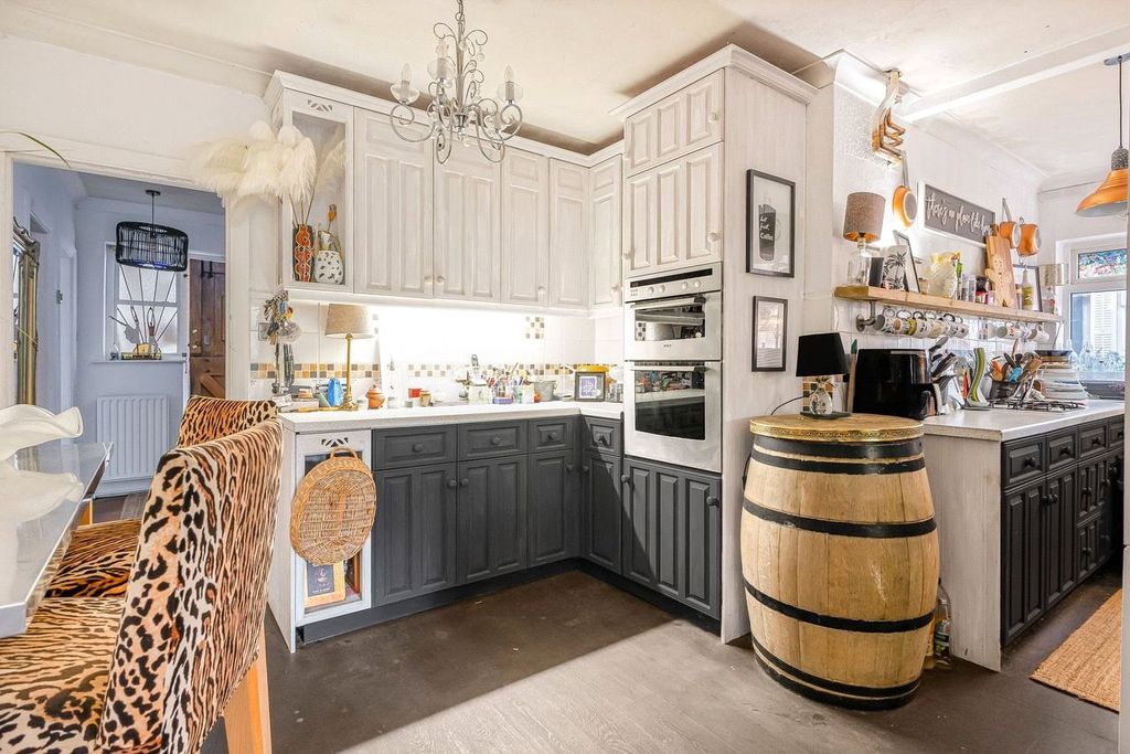 Property photo 3 of 27 Picture No. 11