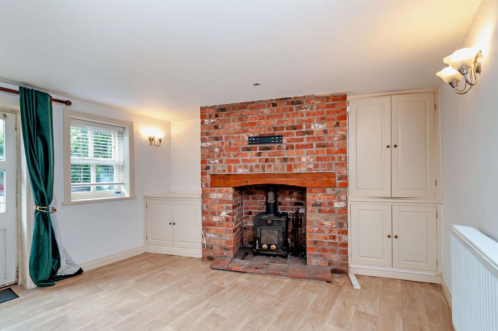 Property photo 3 of 8 8658594-Interior04-800.Jpg