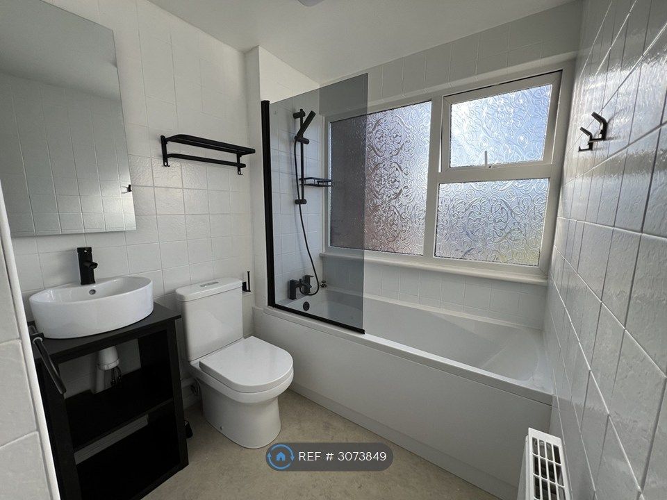 Property photo 3 of 9 Bathroom