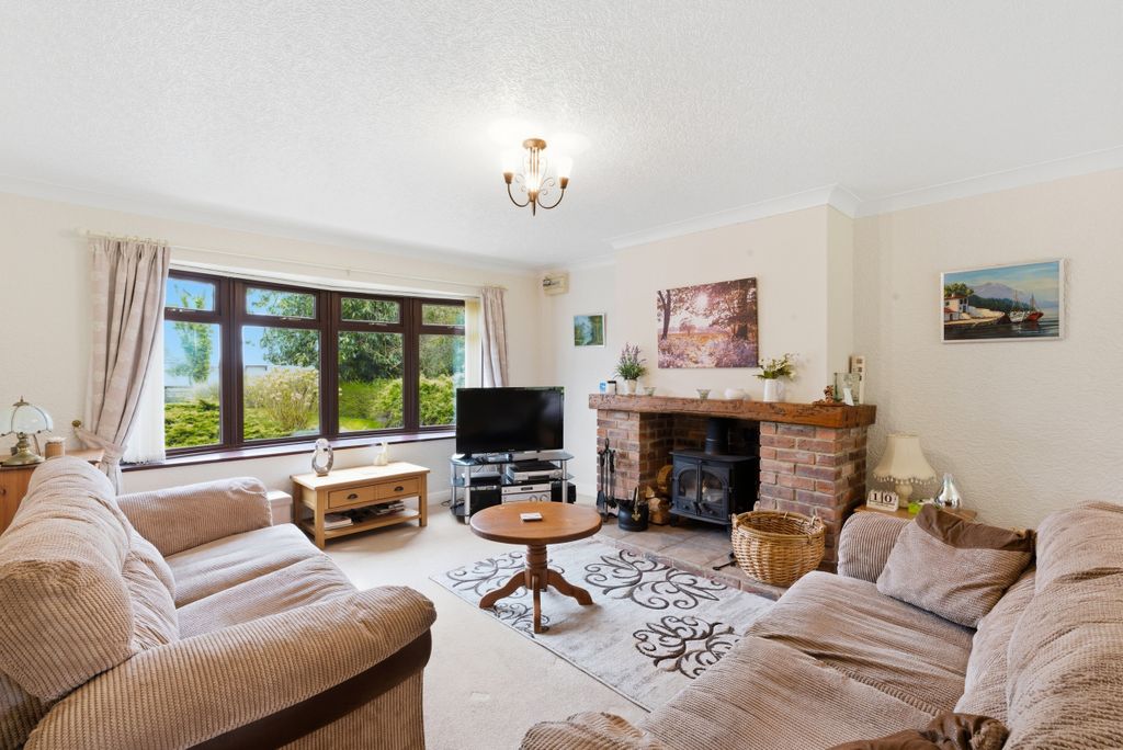 Property photo 2 of 15 Lounge