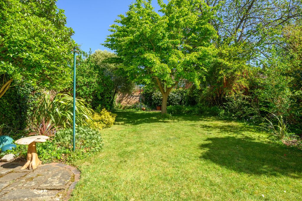 Property photo 2 of 27