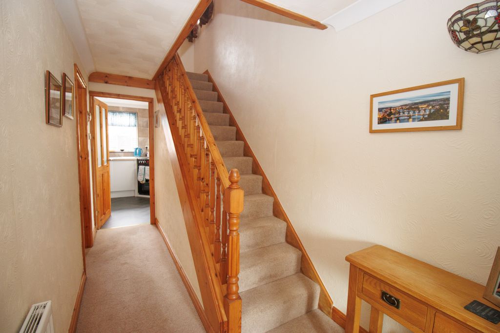 Property photo 2 of 27