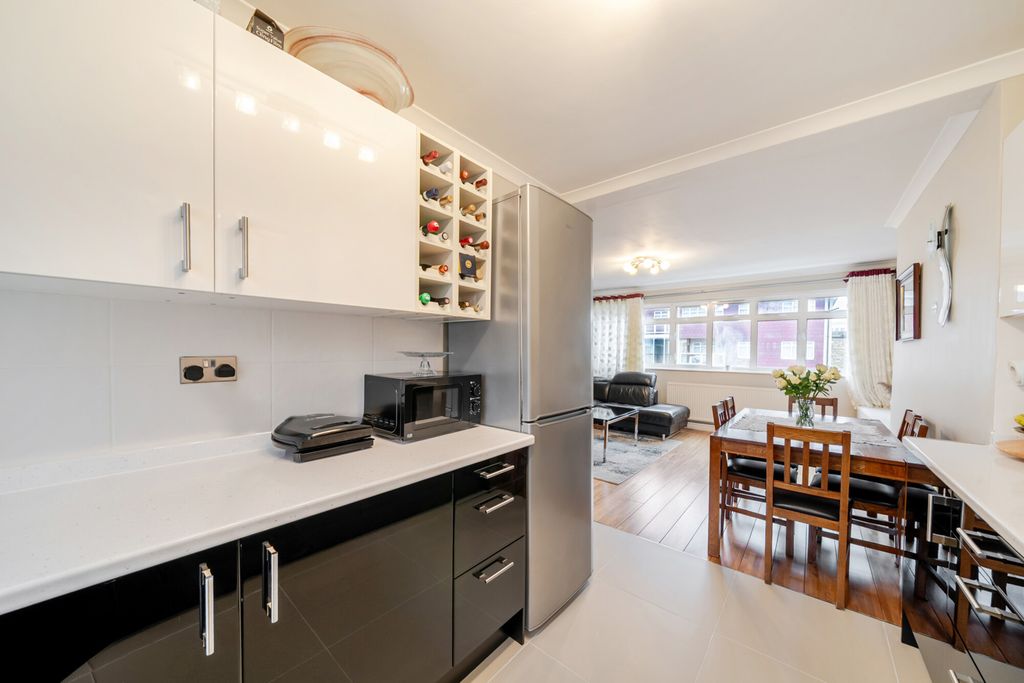 Property photo 3 of 21 1408145-9-69846F7...