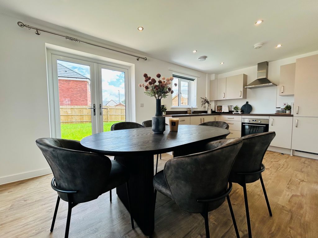 Property photo 3 of 14 Dining Room