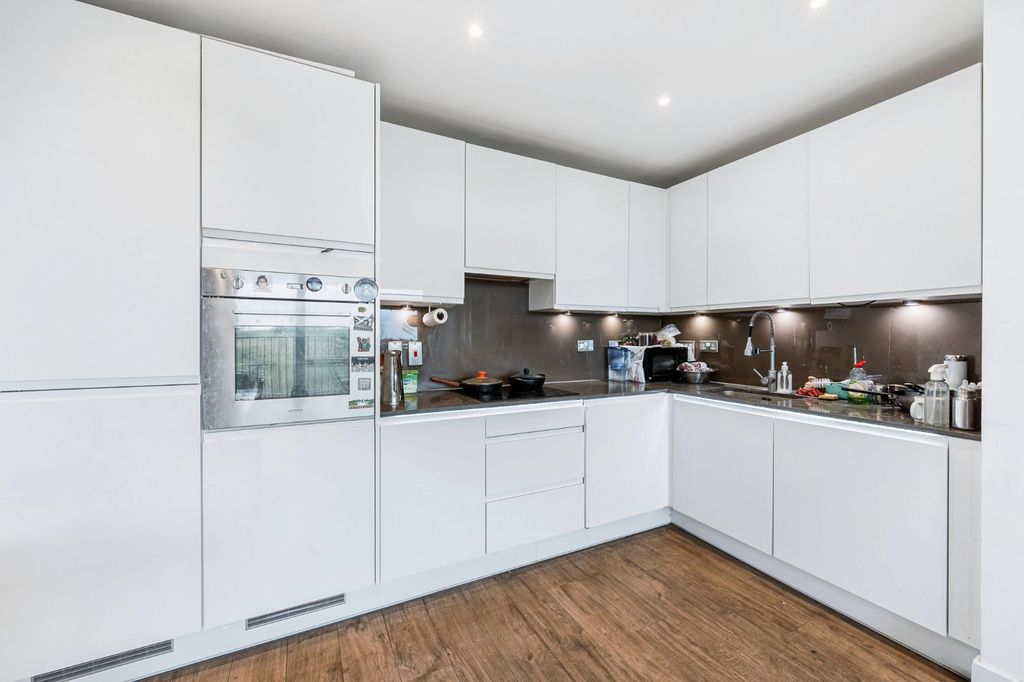 Property photo 3 of 12 Kitchen