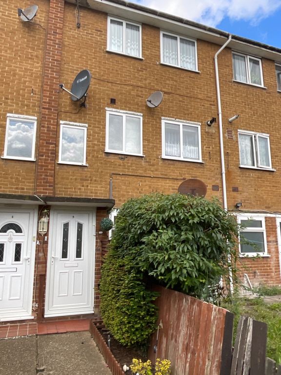 Property photo 1 of 10 2 Bed Flat To Rent Pembury Court, Harlington Ub3