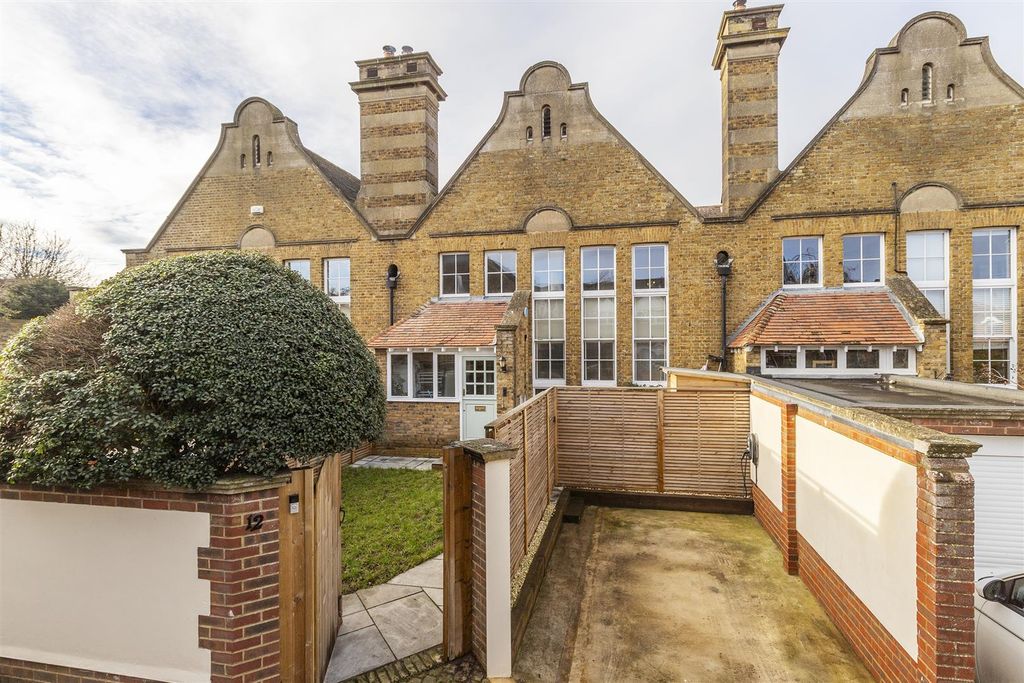 Property photo 1 of 30 Driveway