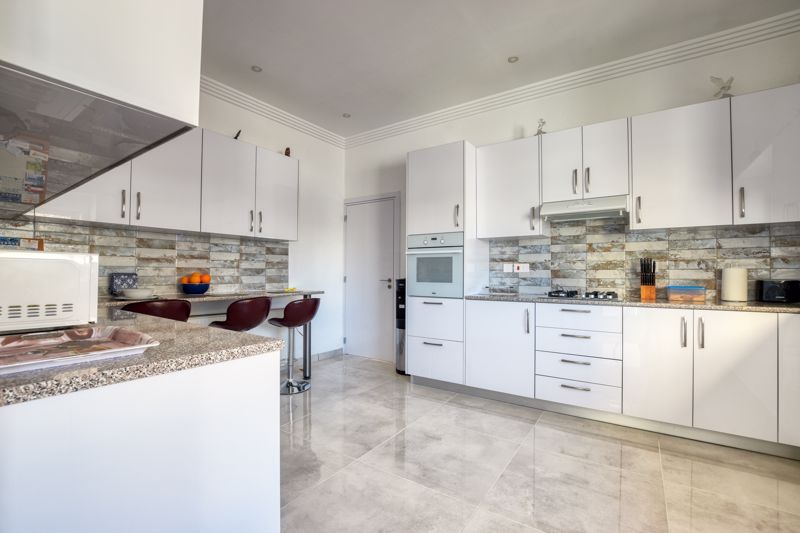 Property photo 2 of 19 Kitchen