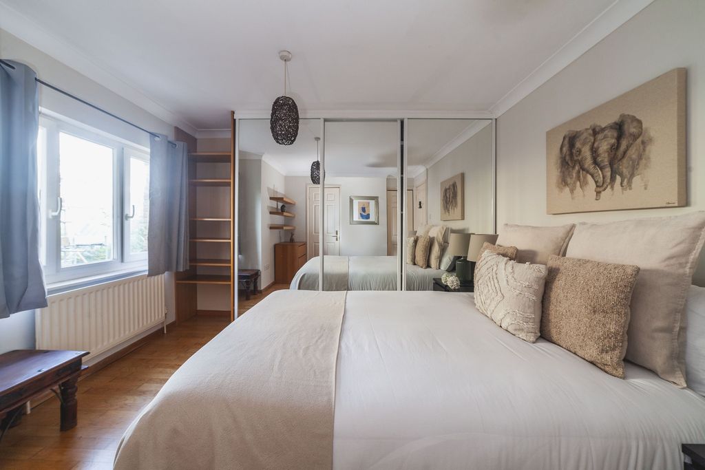 Property photo 3 of 28 Bedroom