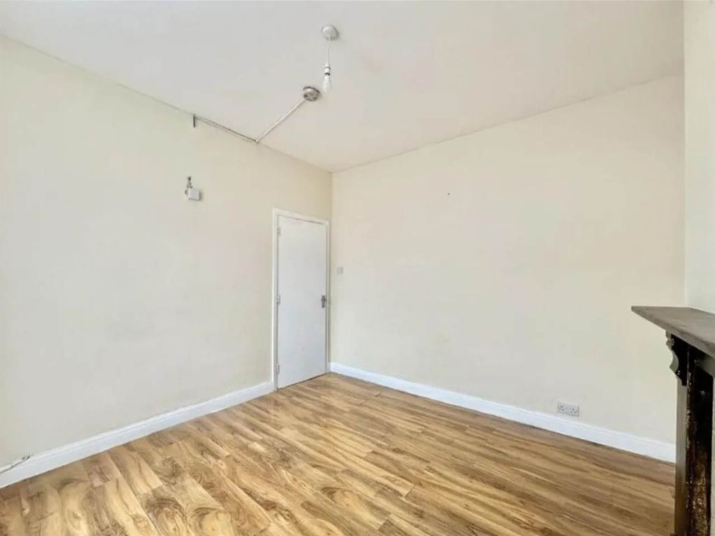 Property photo 3 of 12 9