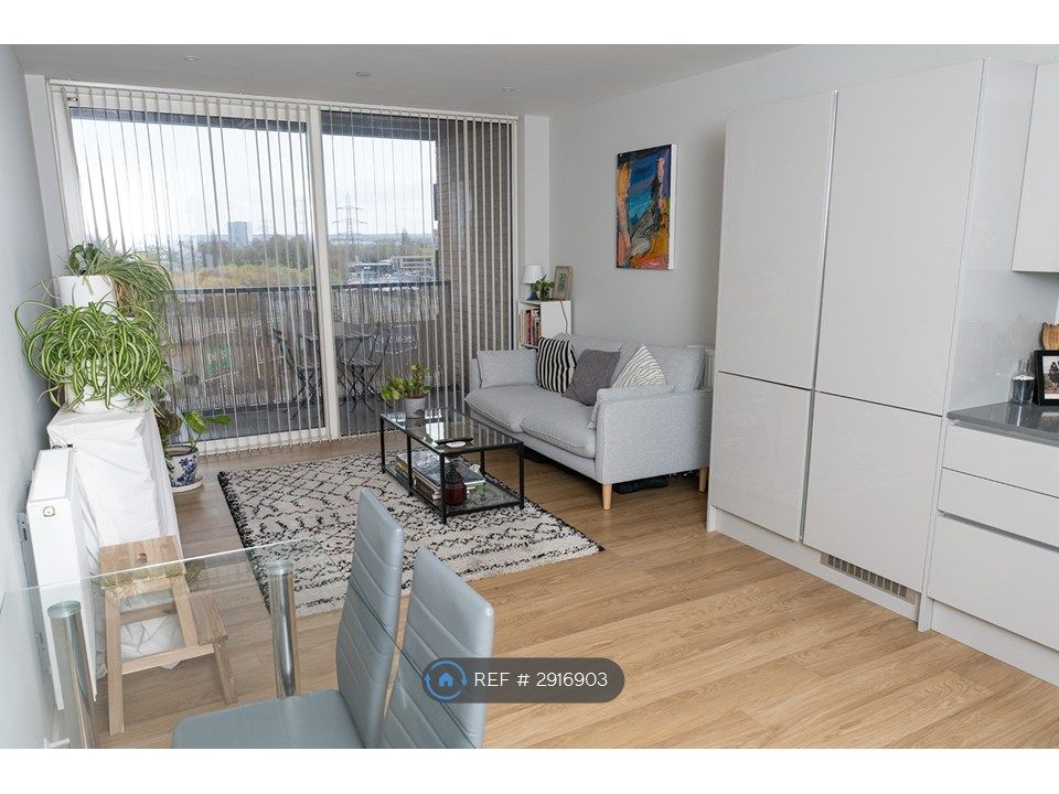 Property photo 3 of 7 Shared Lounge