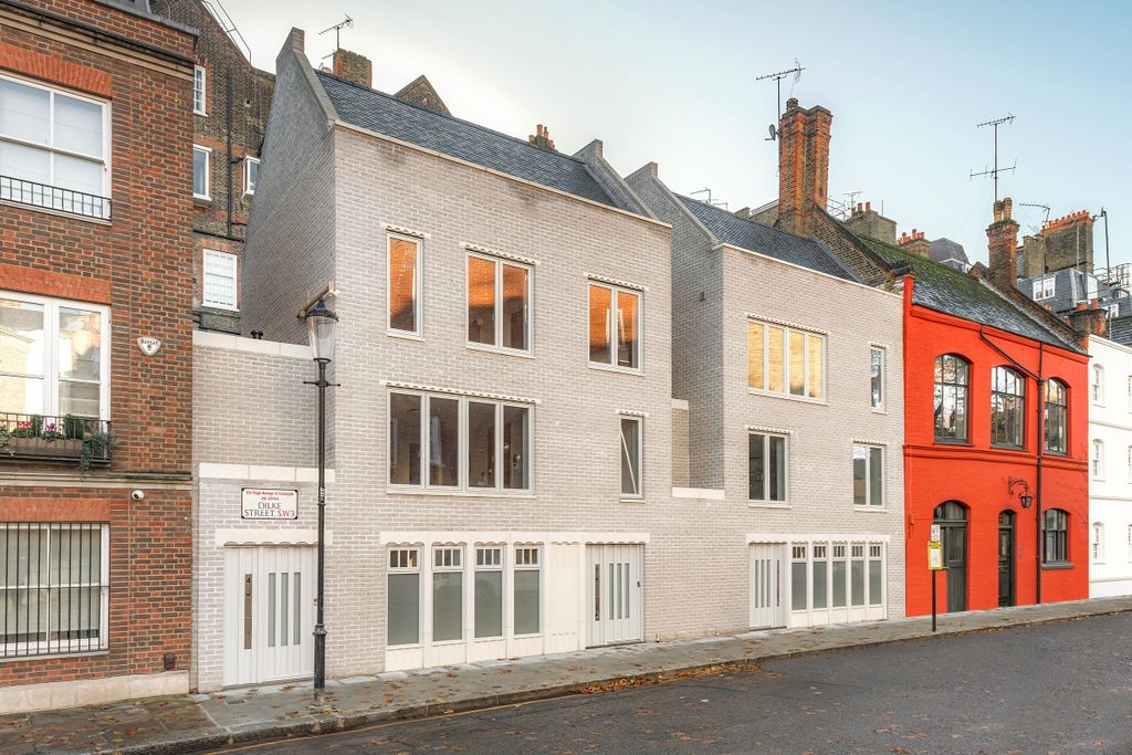 Property photo 3 of 6 Dilke Street - Ob...