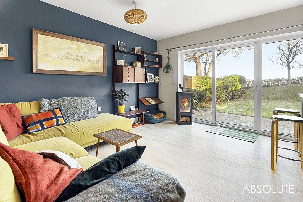 Property photo 3 of 28 Family Room Opening To Garden