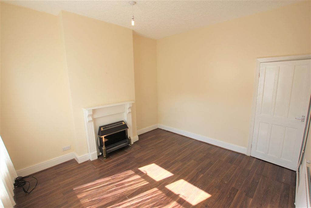 Property photo 2 of 16 Lounge