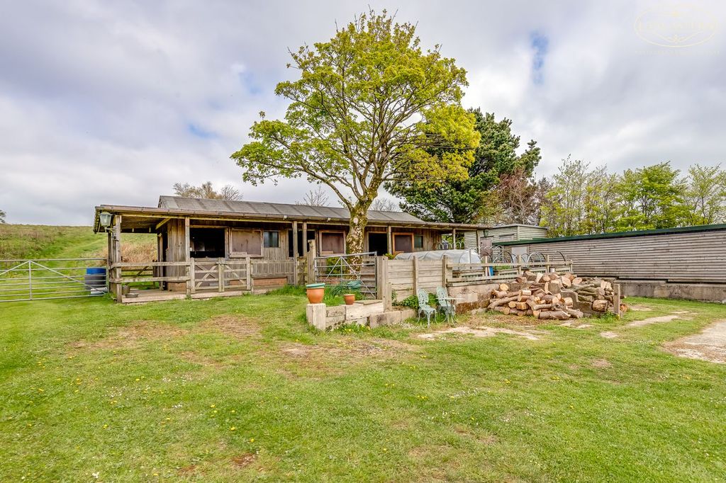 Property photo 3 of 48 Stables
