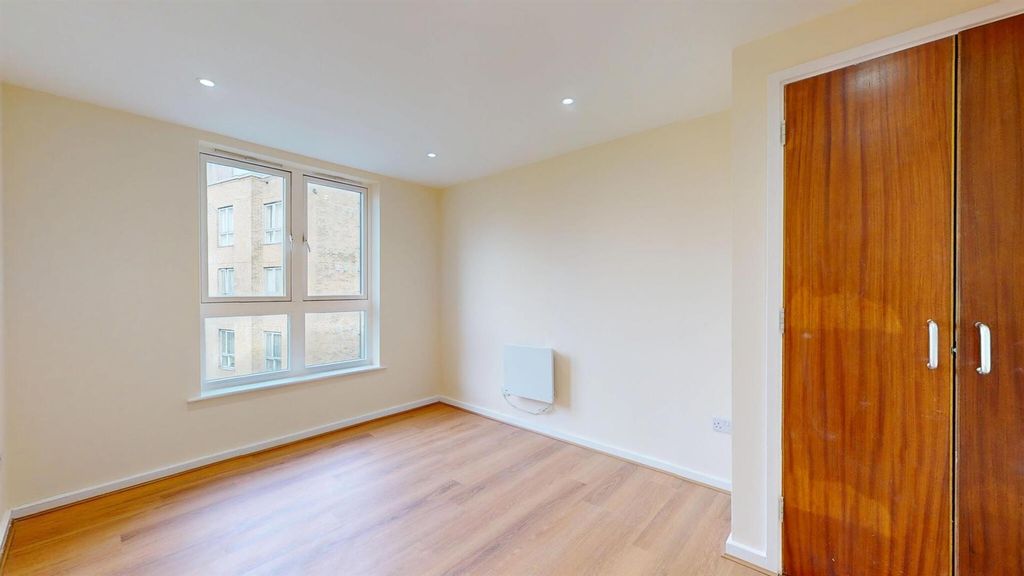 Property photo 2 of 19 690350139dc06356Da032d7F_0B8739E00Fea60A706A9344A7