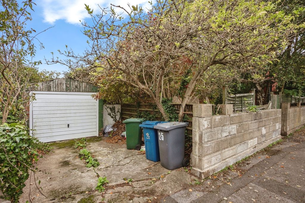 Property photo 3 of 8 Photo