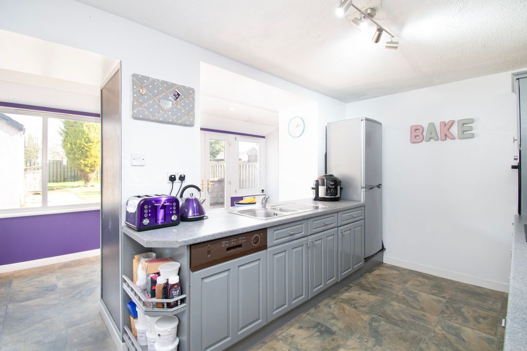 Property photo 2 of 33 Kitchen