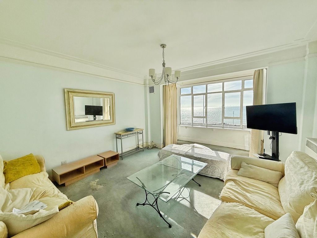 Property photo 3 of 14 Living