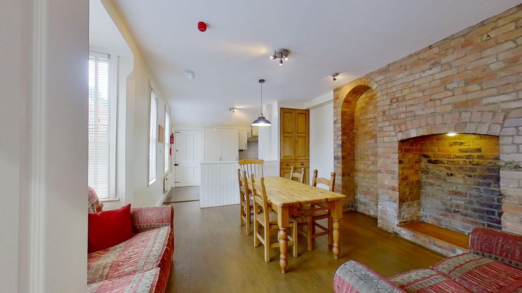 Property photo 2 of 11 Photo 1