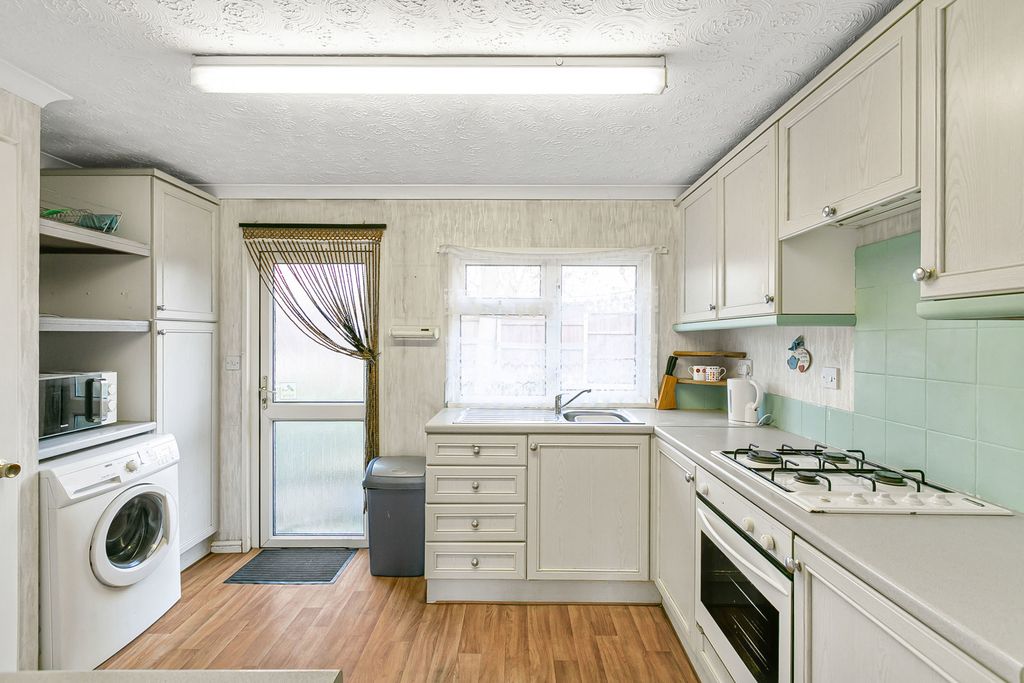 Property photo 3 of 12 Kitchen