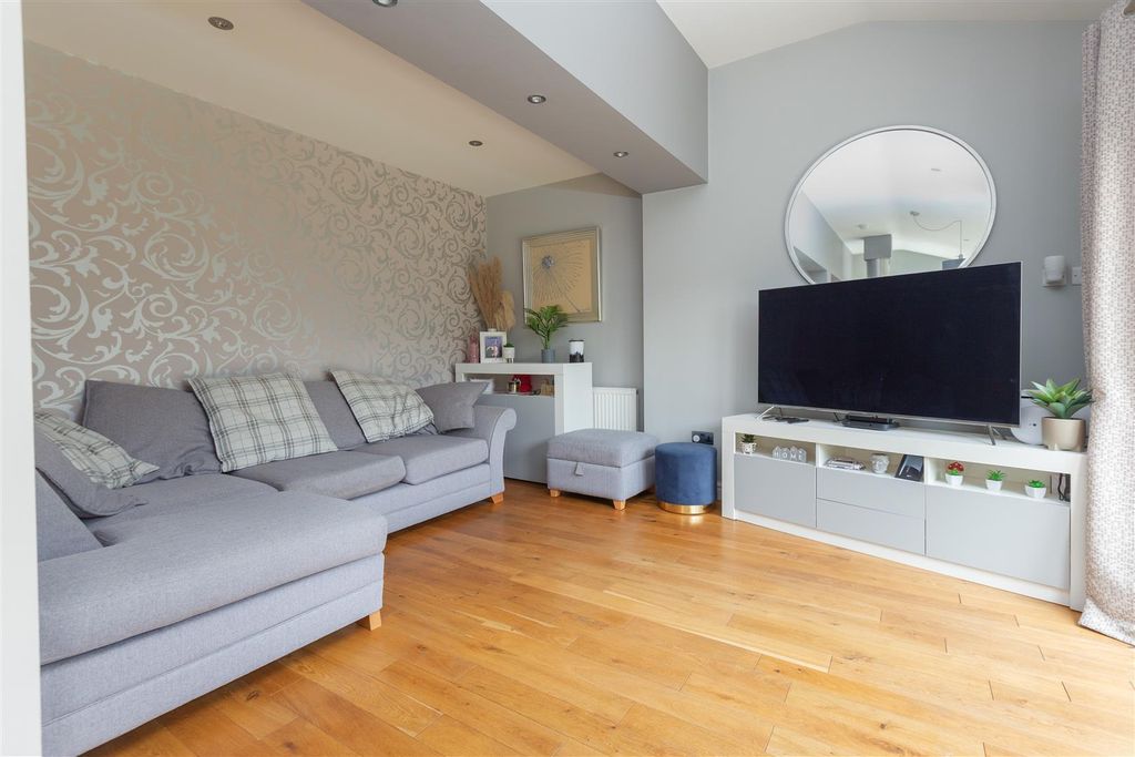 Property photo 2 of 32