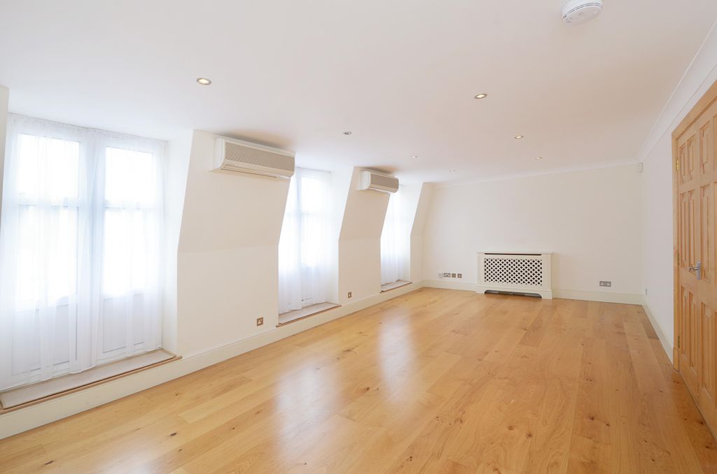 Property photo 3 of 14 Reception