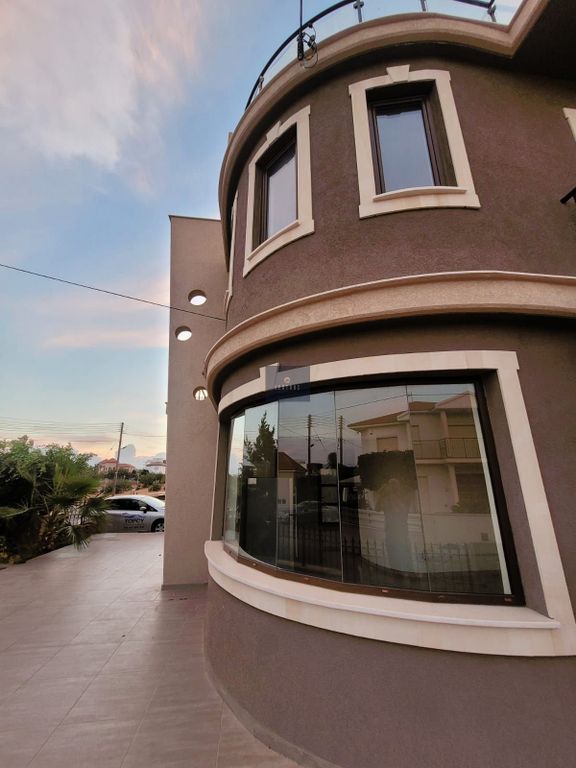 Property photo 2 of 18