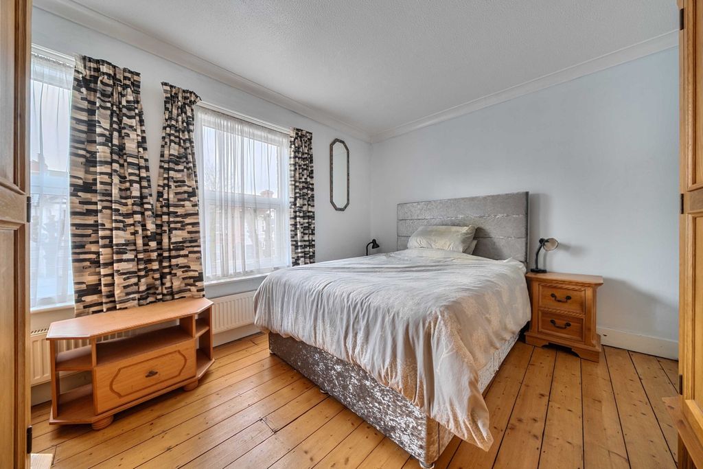 Property photo 2 of 15 Bedroom