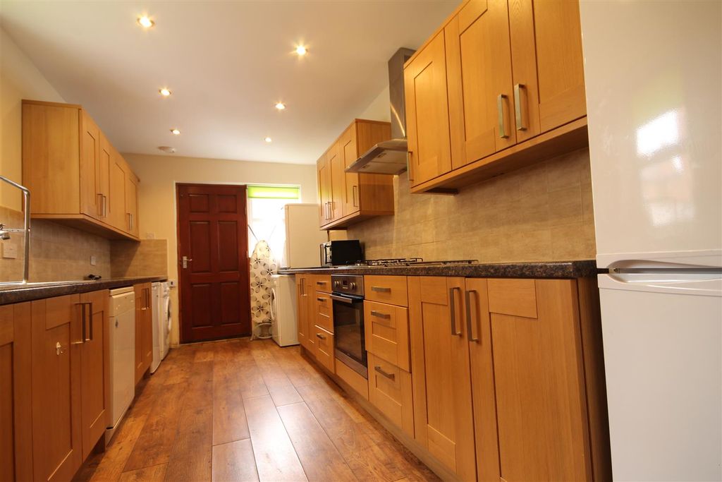 Property photo 3 of 10 3921.Jpg
