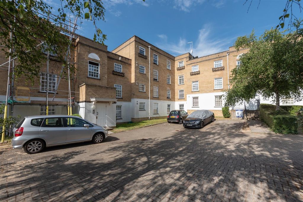 Property photo 1 of 9 Leigh Hunt 9.Jpg