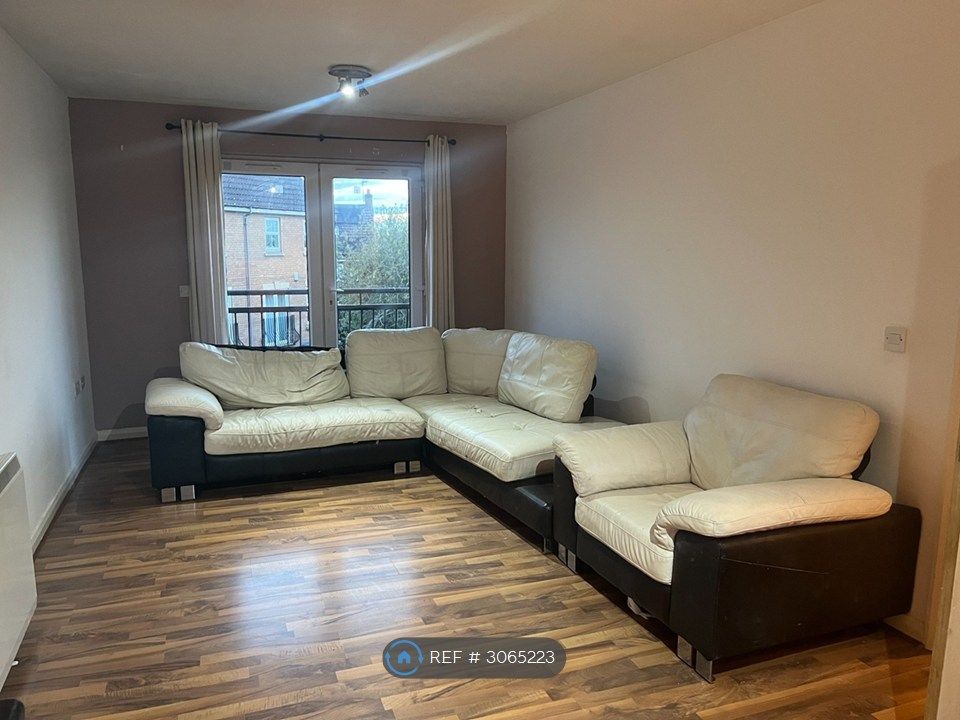 Property photo 2 of 12 Living Room