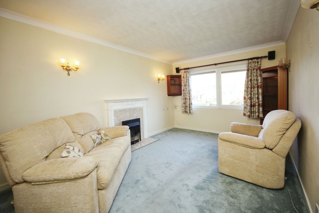 Property photo 2 of 11 Living Room