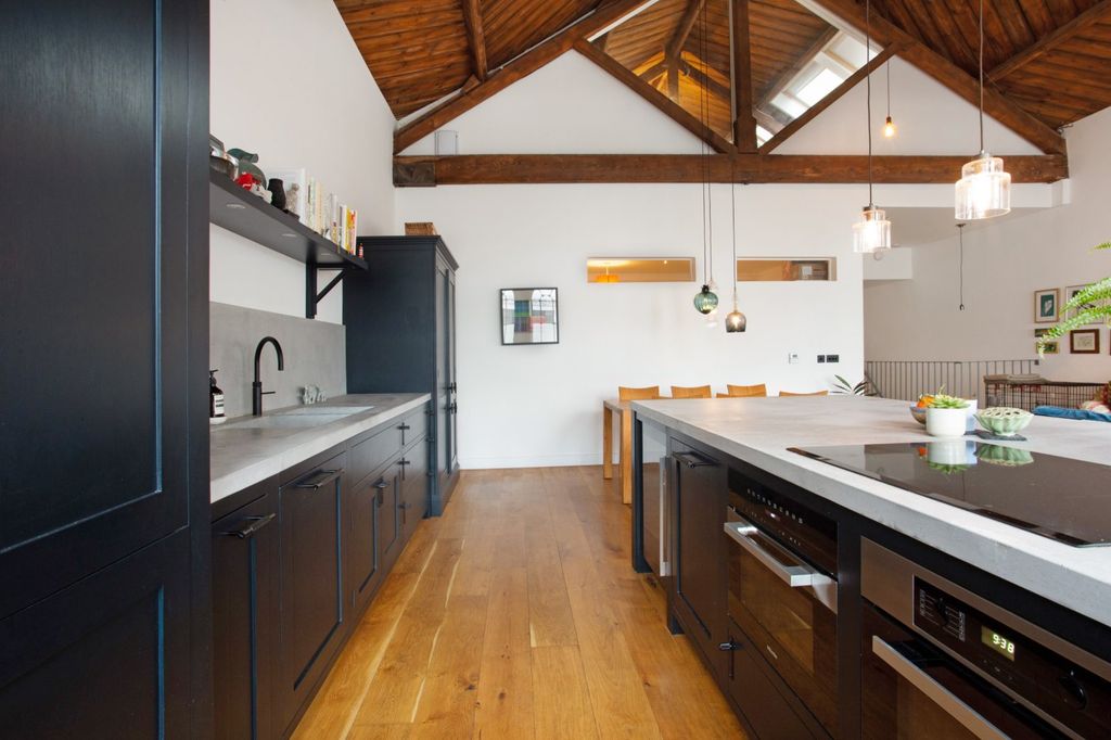 Property photo 2 of 19 Kitchen