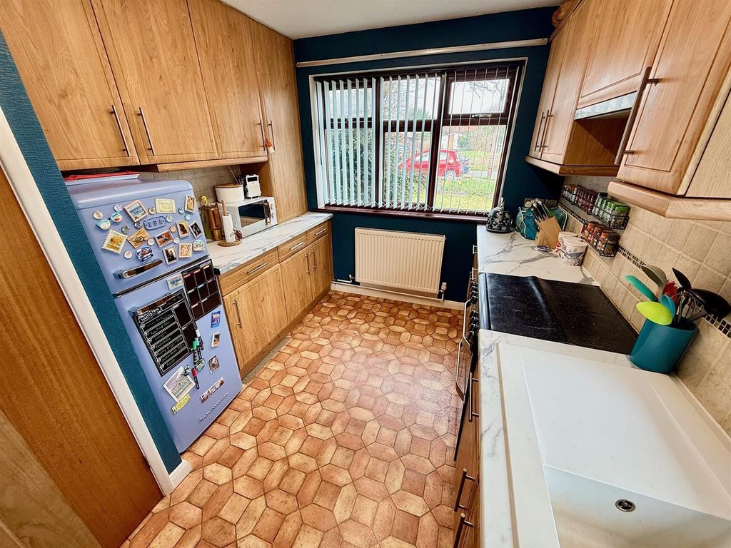 Property photo 3 of 18 Kitchen