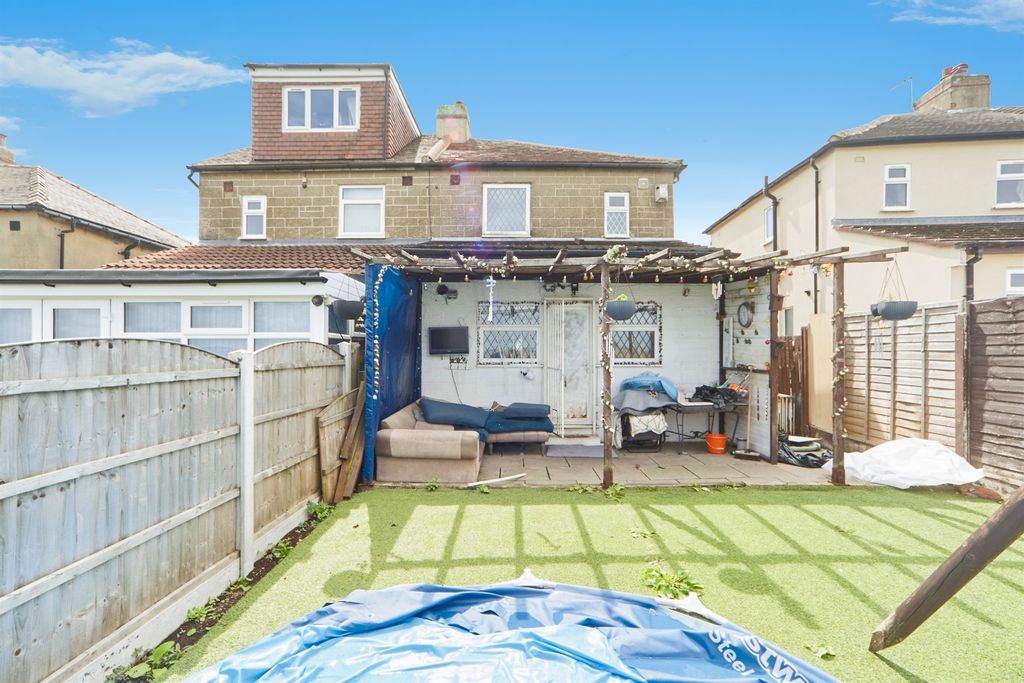 Property photo 2 of 16
