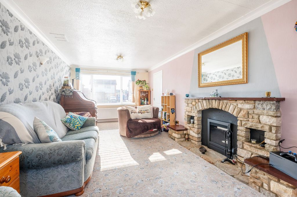 Property photo 3 of 26